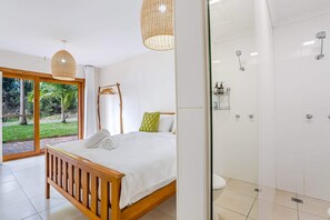 5 bedrooms, iron/ironing board, Internet, bed sheets