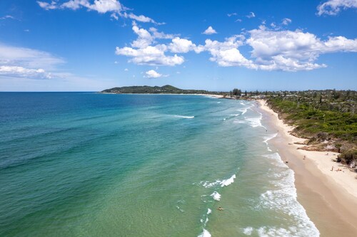 Fuller Holidays - The Rock Beach House on Belongil Beach