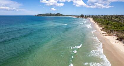 Fuller Holidays - The Rock Beach House on Belongil Beach
