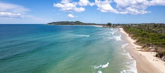 Fuller Holidays - The Rock Beach House on Belongil Beach