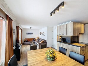 Interior - Beautiful 3-room for 6, ski-in/ski-out, Les Menuires (Les Menuires)