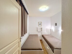 2 bedrooms