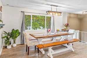 Dining - Hot Tub and Spacious Backyard Close to Lake! (Coeur d'Alene)