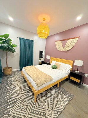 3 bedrooms, desk, iron/ironing board, free WiFi