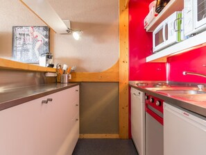 Fridge, microwave, dishwasher, coffee/tea maker