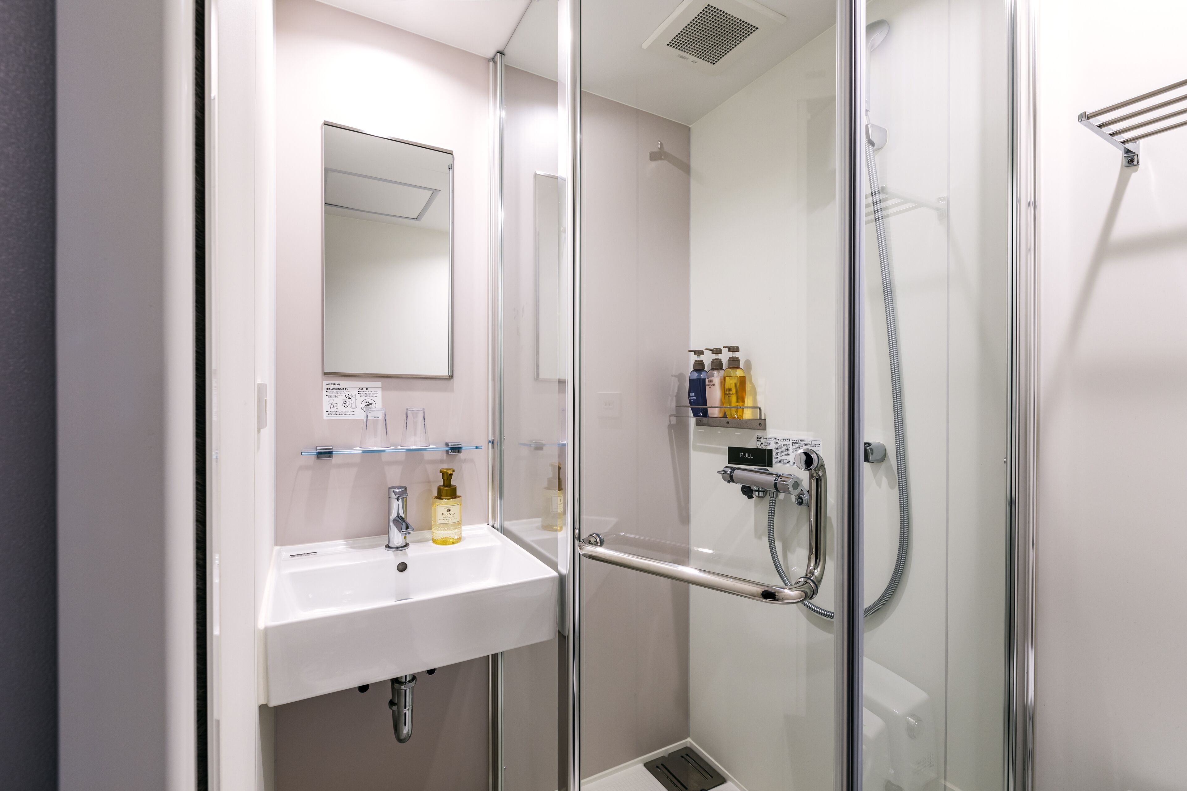 Queen Room, Non Smoking | Bathroom | Free toiletries, slippers, towels