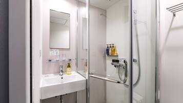 Queen Room, Non Smoking | Bathroom | Free toiletries, slippers, towels