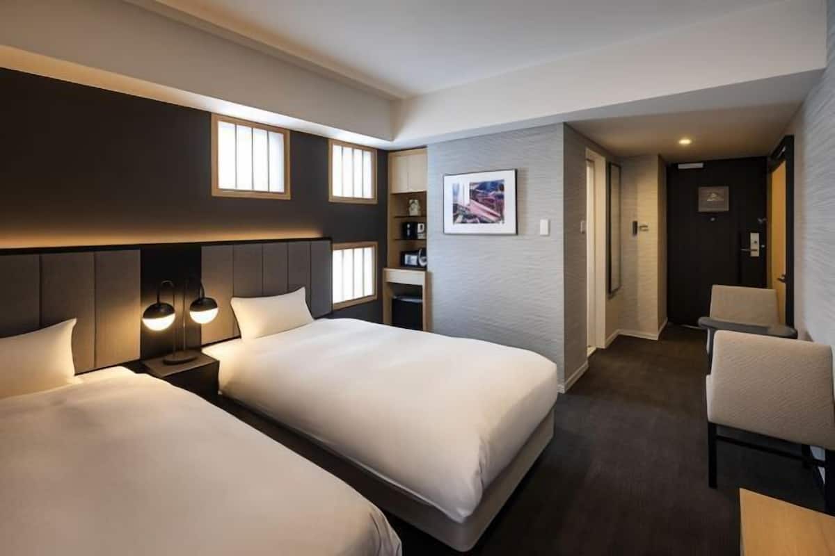 1 bedroom, hypo-allergenic bedding, iron/ironing board, free WiFi