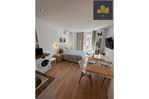 1 dormitorio, tabla de planchar con plancha, wifi gratis y ropa de cama