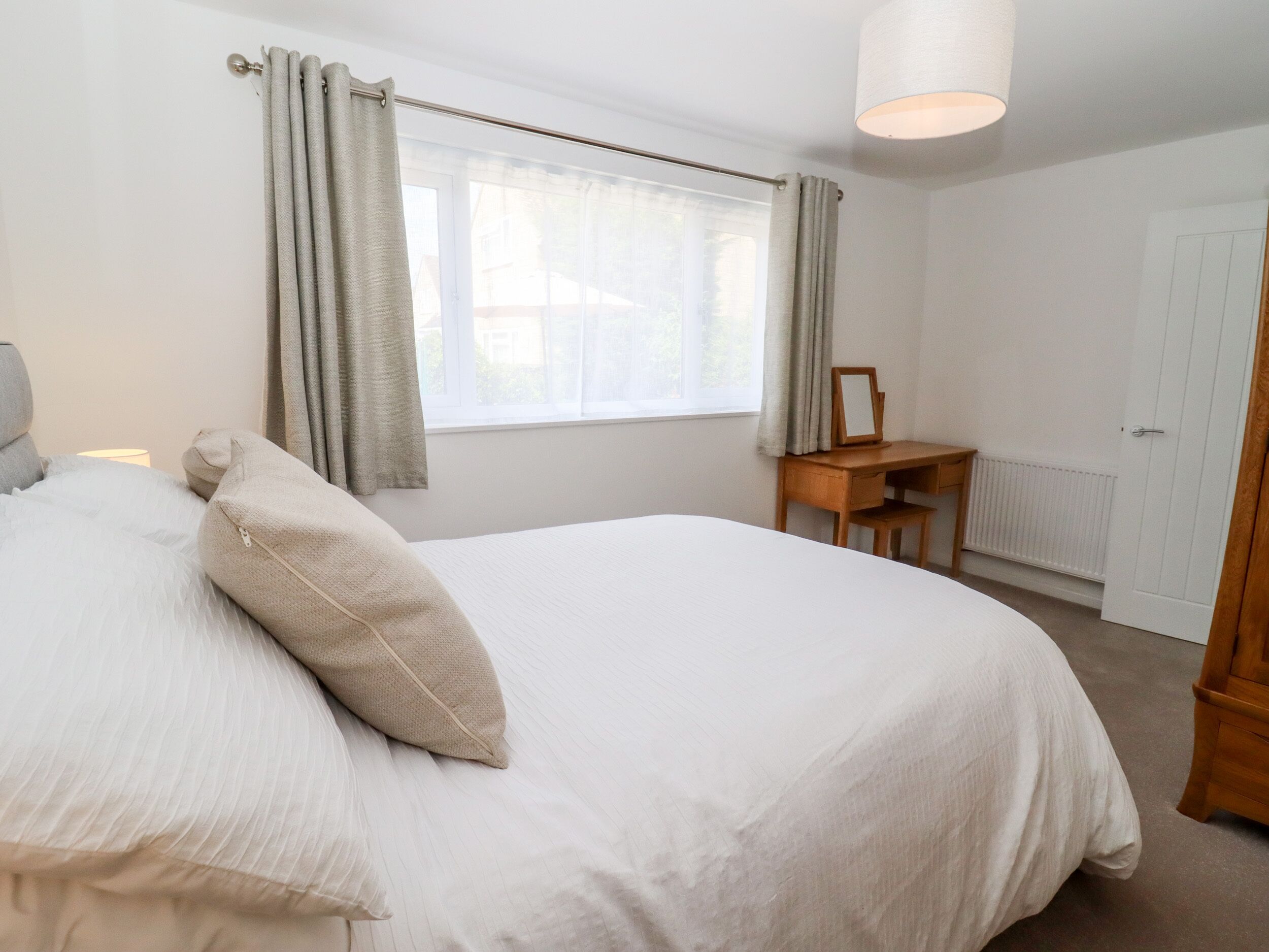 2 bedrooms, individually decorated, individually furnished, free WiFi
