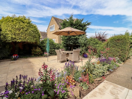 Cottage | Property grounds