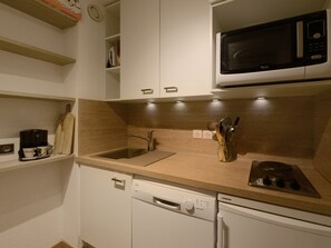 Fridge, microwave, oven, dishwasher - Renovated 2-room apartment with balcony and ski locker in Montchavin (La Plagne Montchavin Les Coches)