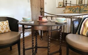 1 slaapkamer, een strijkplank/strijkijzer, gratis wifi, beddengoed