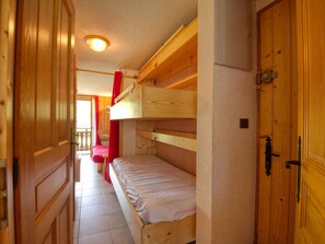1 bedroom - Cozy apartment for 4, near Blue Lake, south terrace (Morillon Village)