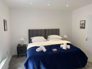 2 makuuhuonetta, silitysrauta/-lauta, Wi-Fi, vuodevaatteet