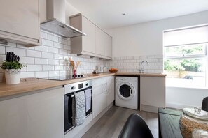 Fridge, microwave, oven, stovetop - The White House by Select SA (Reading)