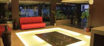 โลฮาร์การ์ โรงแรม