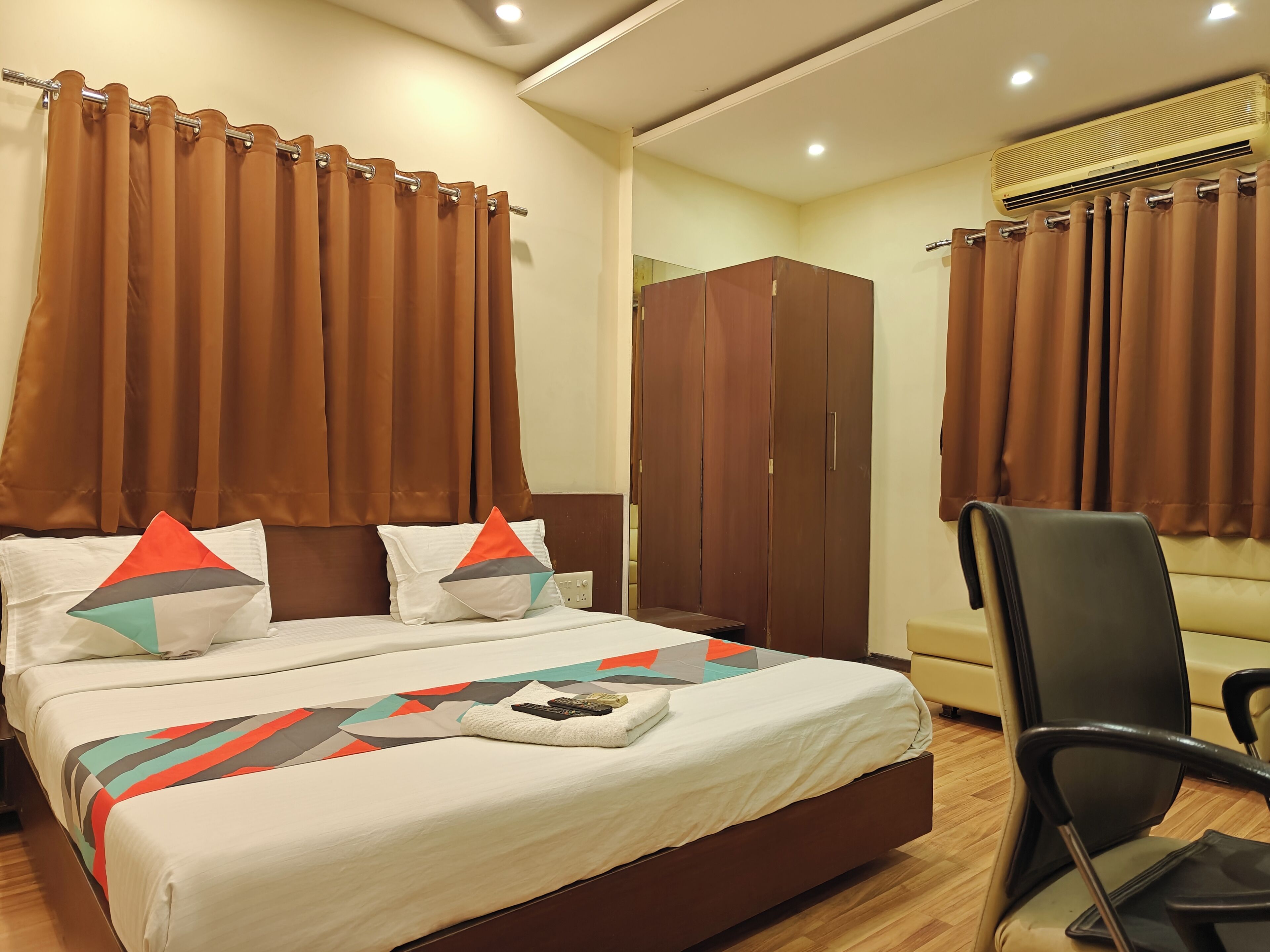 Literie de qualité supérieure, coffres-forts dans les chambres, bureau