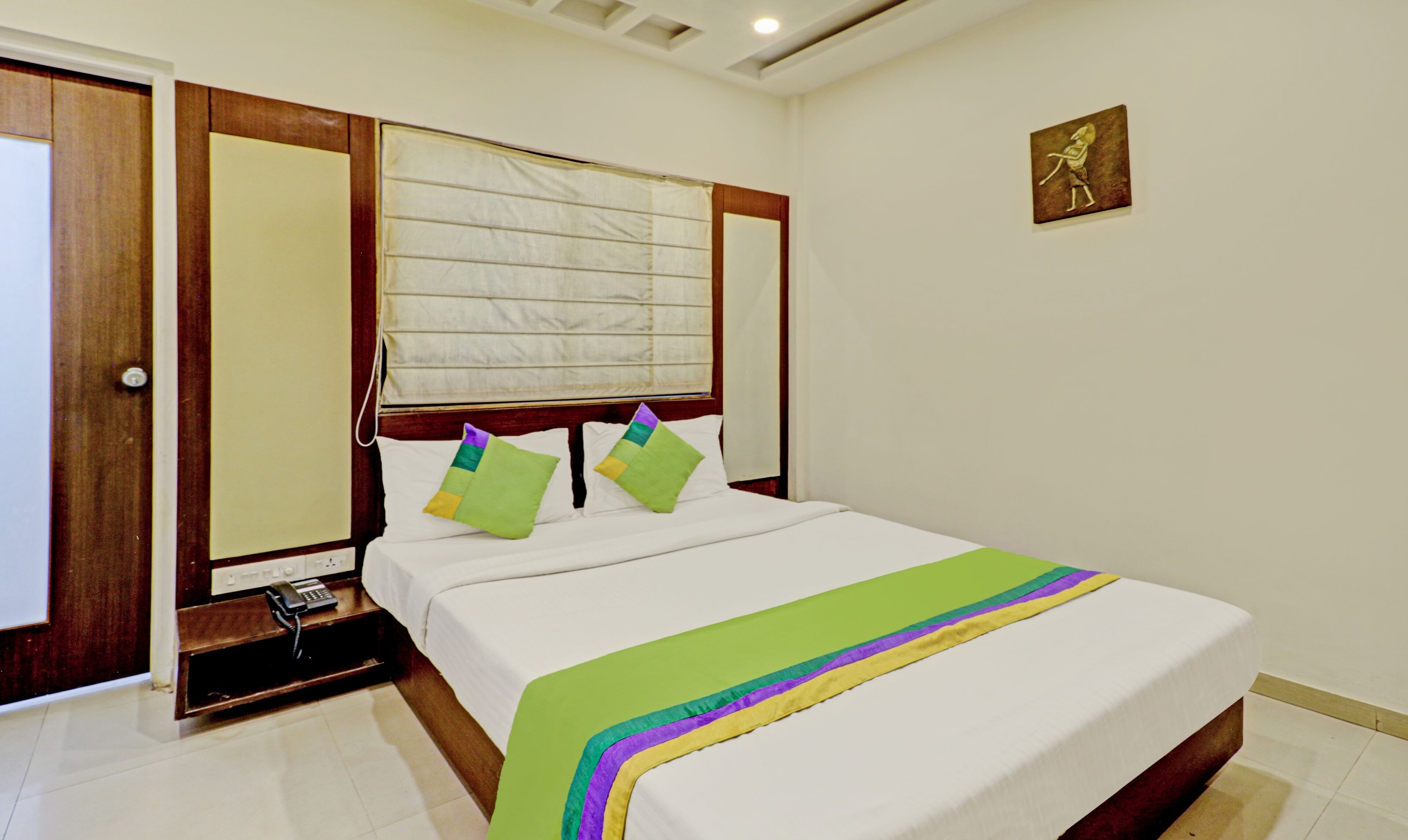 Premium bedding, in-room safe, desk, laptop workspace