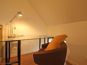 Luokittelematon kuva, 4 kautta 10, painike