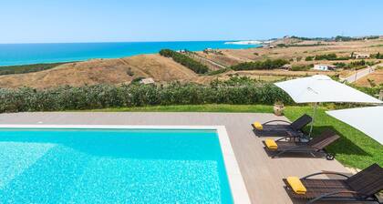 Pool villa close to a beautiful sandy beach, Bovo Marina, Sicily