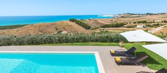 Pool villa close to a beautiful sandy beach, Bovo Marina, Sicily