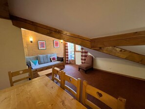 TV - Spacious apartment in Lanslebourg for 8 people, 3 bedrooms, parking, wifi (Lanslebourg-Mont-Cenis)