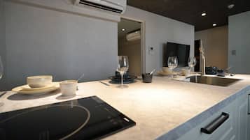 Fridge, microwave, dishwasher, coffee/tea maker