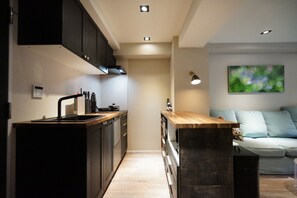 冷蔵庫、電子レンジ、食器洗い機、コーヒー / ティーメーカー