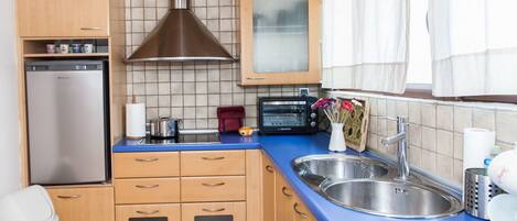 Deluxe-Apartment | Eigene Küche | Kühlschrank, Ofen, Wasserkocher mit Kaffee-/Teezubehör