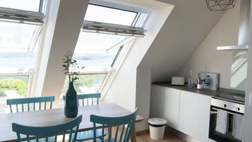 Microwave, dishwasher, coffee/tea maker, toaster