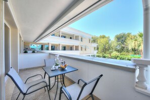 Familienapartment, Mehrere Schlafzimmer (Rivoltella Apt With Pool 600m From) | Speisen im Freien
