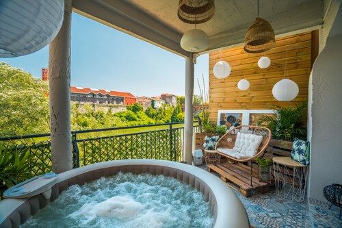 Villanueva, maison de caractère avec Jacuzzi et vue panoramique sur le Lot ! 