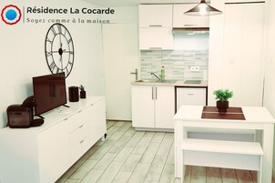 Comfort Studio | Private kitchen | Fridge, microwave, stovetop, espresso maker