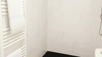 Comfort Studio | Bathroom | Shower, eco-friendly toiletries, hair dryer, towels