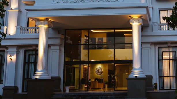 A grand building with a prominent entrance, columns, and balconies. - Phu Thang Grand Hotel (Duc Hoa)