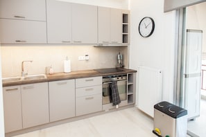 Appartement Deluxe | Cuisine privée | Réfrigérateur, four, lave-vaisselle, cafetière/bouilloire