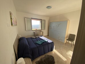 2 Schlafzimmer, schallisolierte Zimmer, Bügeleisen/Bügelbrett