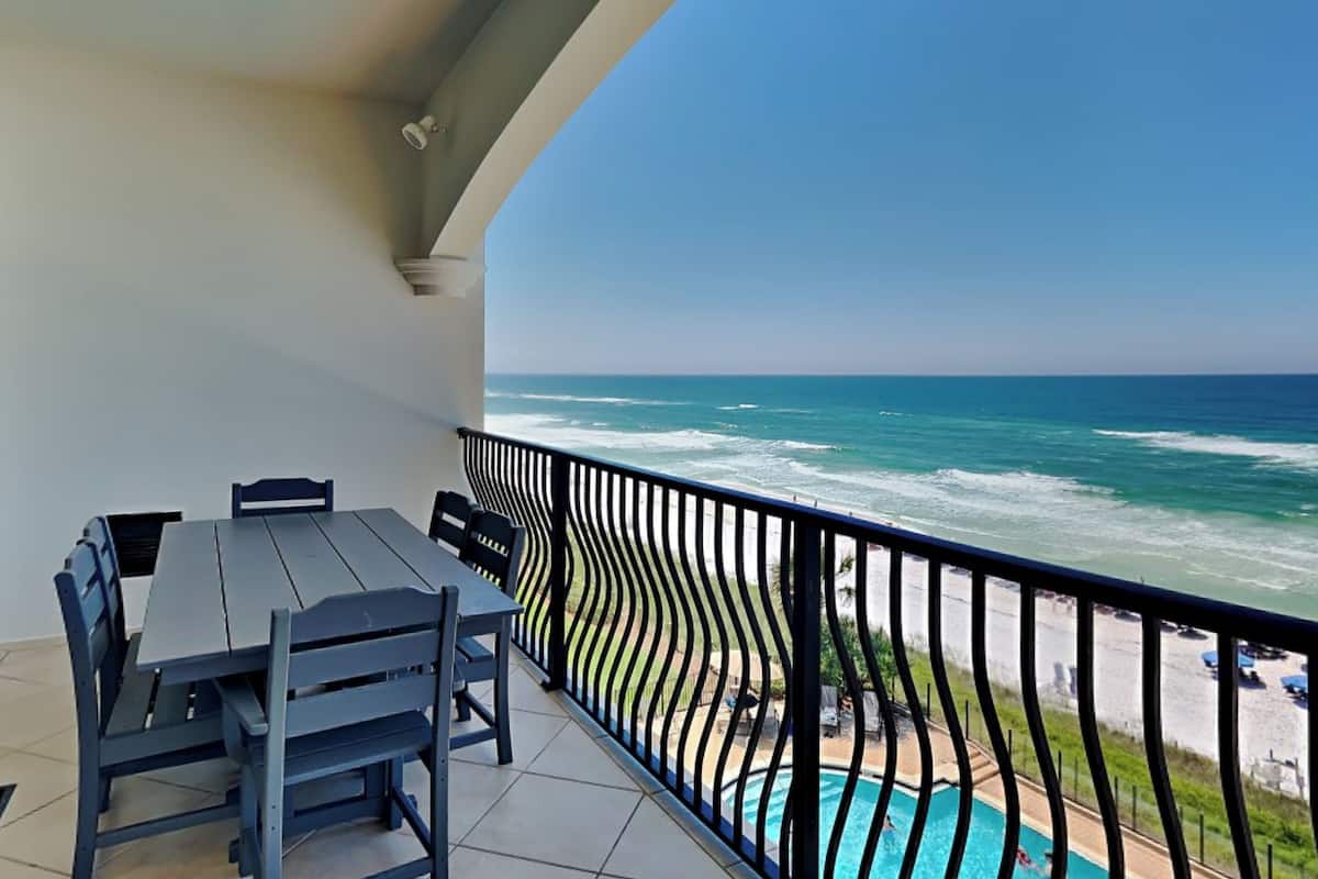 Condo, Multiple Beds, Balcony, Ocean View (Adagio #403B - No Pets Allowed) | 室外用餐