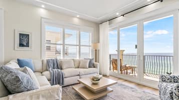 Condo (#401B - No Pets) | Área de sala de estar