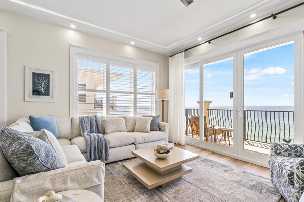 Condo (#401B - No Pets) | Living area