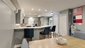 Condo, Multiple Beds, Balcony, Ocean View (#327 - No Pets) | Dining