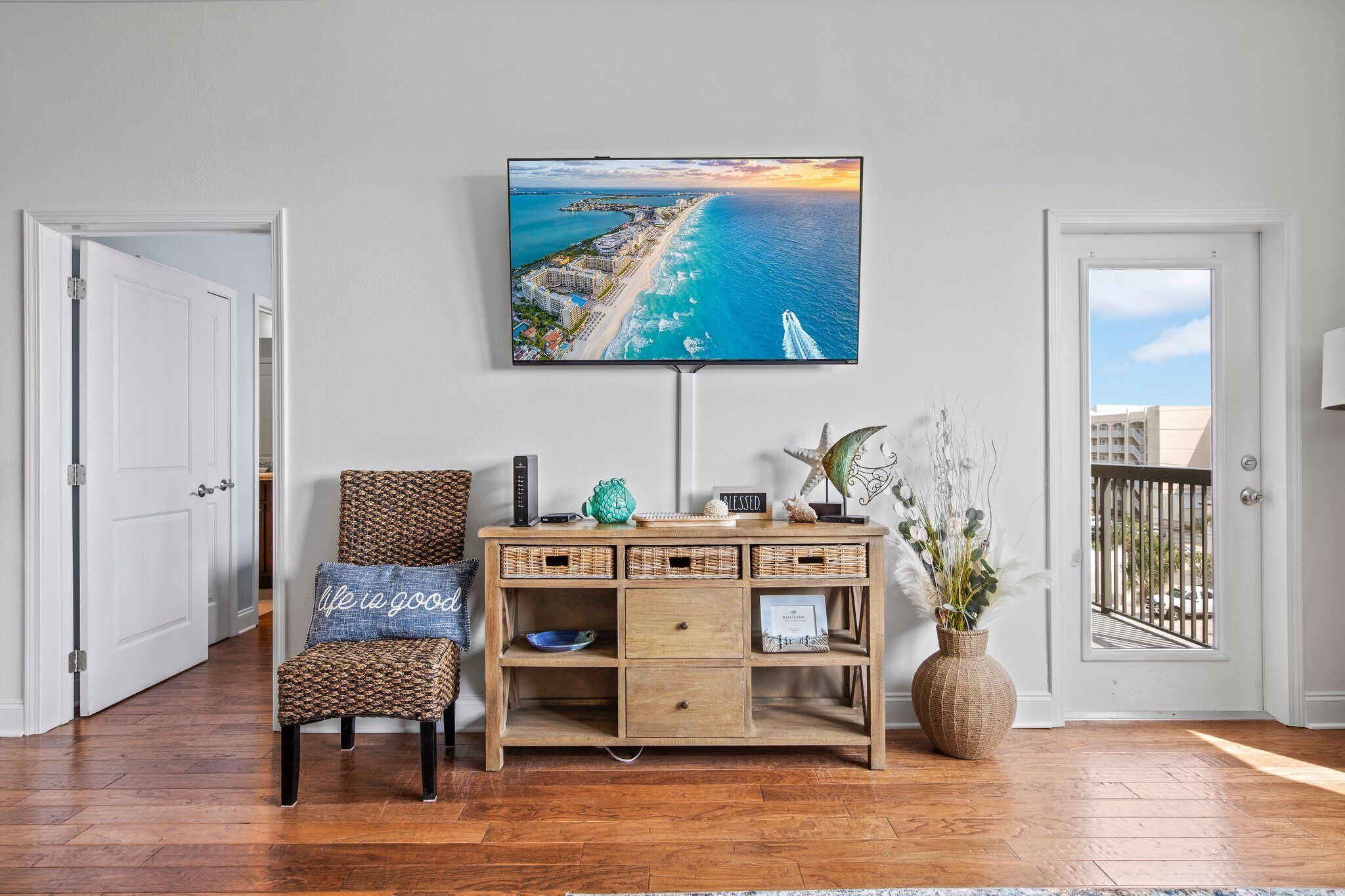 公寓式客房, 多张床, 热水浴缸, 海洋景观 (#D402 - No Pets) | 住宿内部