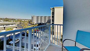Condo, Multiple Beds, Balcony, Ocean View (#401 - No Pets Allowed) | Unterkunftsgelände