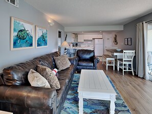 Living area - Aqua Villa by Southern Vacation Rentals (Fort Walton Beach)