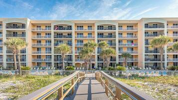 Condo (4 Bedrooms) | Property amenity