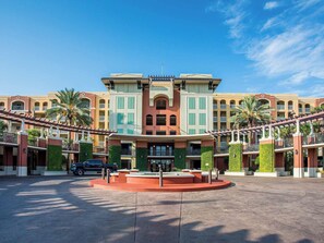 Condo (4 Bedrooms) | Property amenity