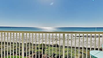 Condo (4 Bedrooms) | Property amenity
