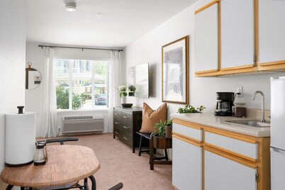 The Sutter | Private Studio in Paradise