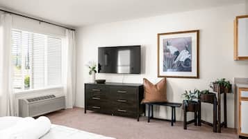 1 slaapkamer, een strijkplank/strijkijzer, gratis wifi, beddengoed